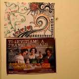 Passiamo accanto al manifesto che invita all'"osteria popolare", banchetto di autofinanziamento...